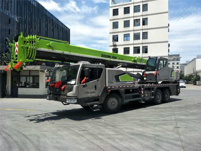 大理跨街广告牌的高空安装注意事项