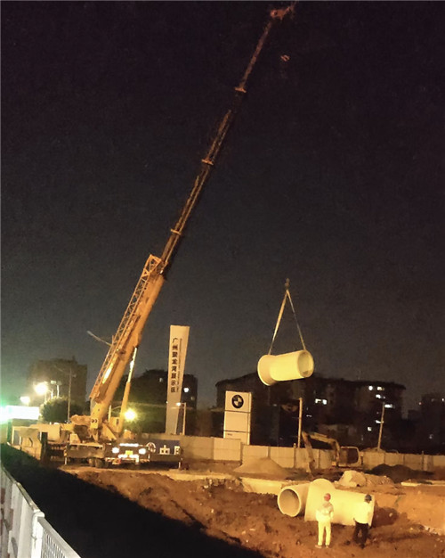 大理“弯臂矫正”—— 吊车的 “形变补偿” 技术